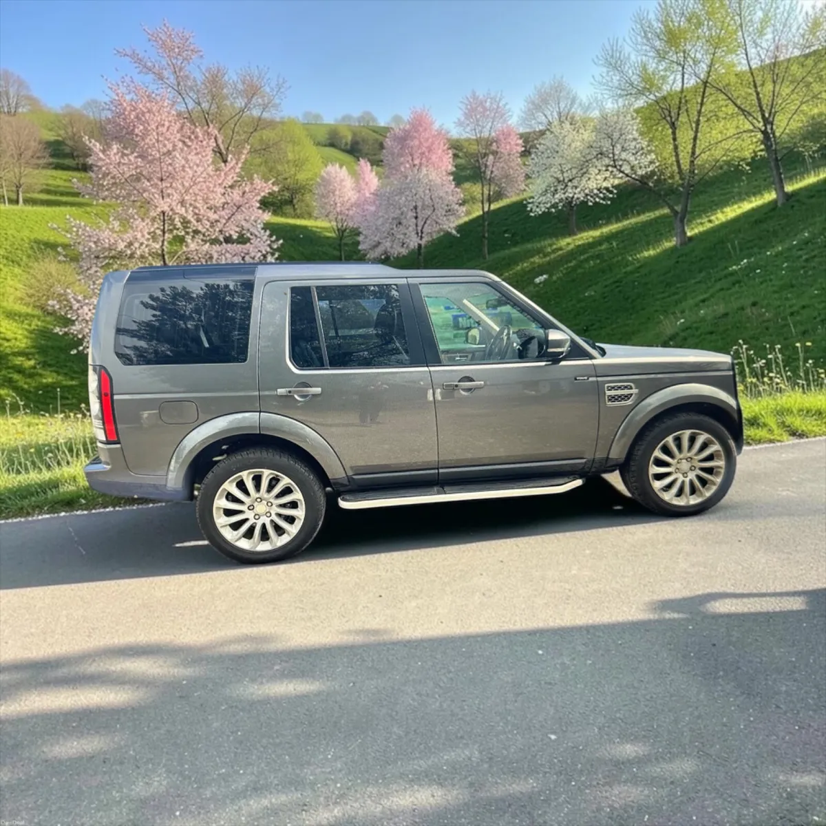 2014 Land Rover Discovery 3.0 TDV6 HSE Auto - Image 2