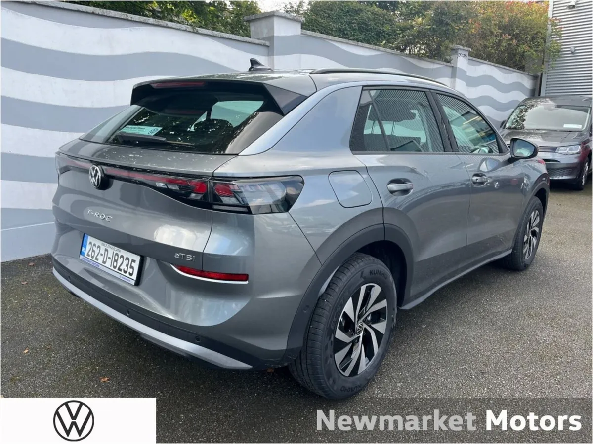 Volkswagen T-Roc LIFE 1.5TSI 116BHP AUTOMATIC MHEV - Image 4