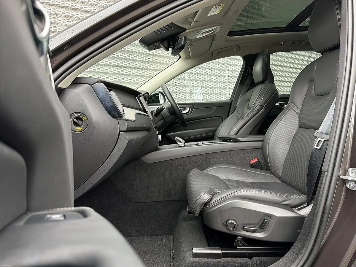 Volvo XC60 T6 PHEV AWD ULTRA - Image 5