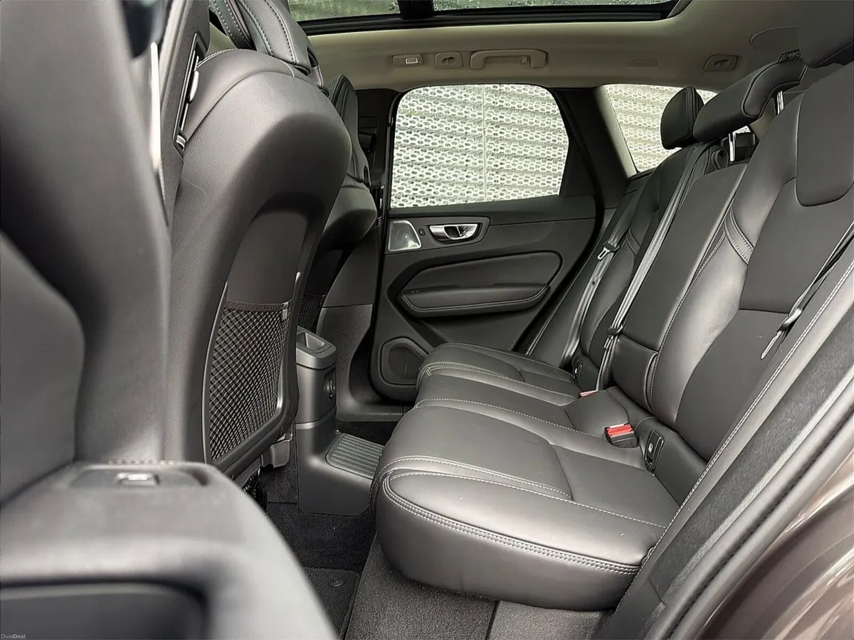 Volvo XC60 T6 PHEV AWD ULTRA - Image 6
