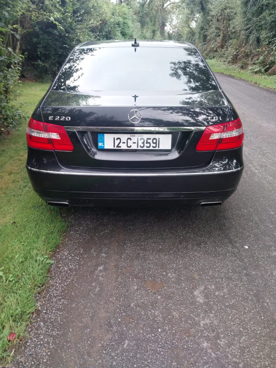Mercedes E220d 2012 automatic - Image 4