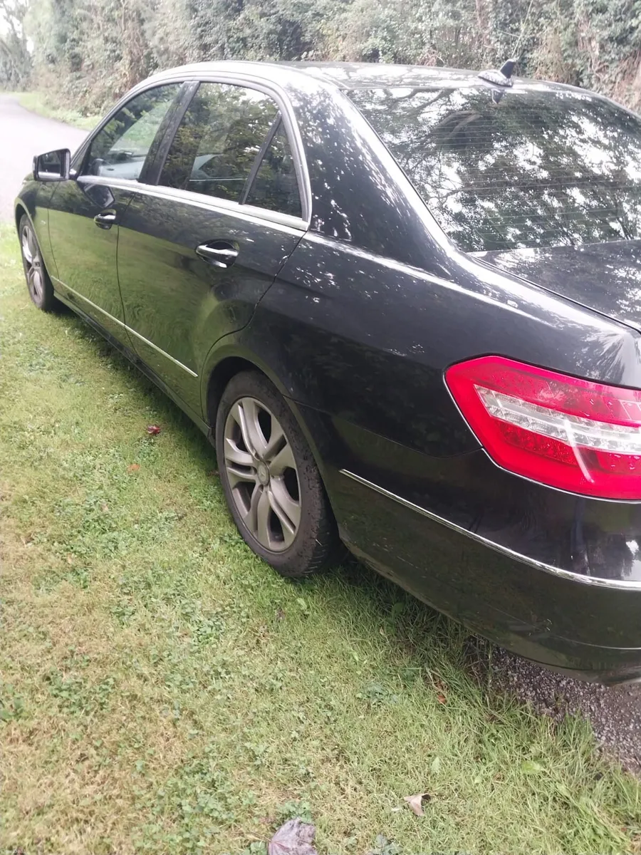 Mercedes E220d 2012 automatic - Image 5