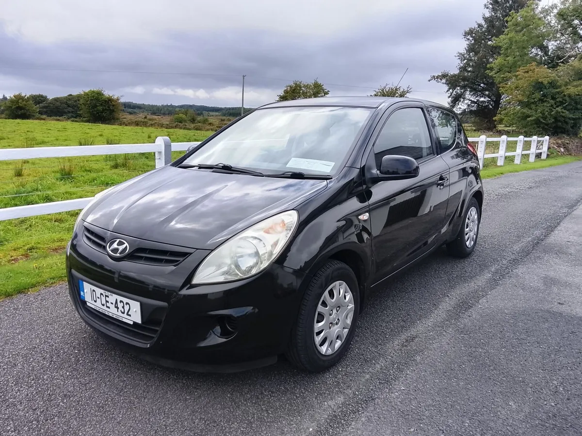 Hyundai i20, 114km, Excellent condition. - Image 1