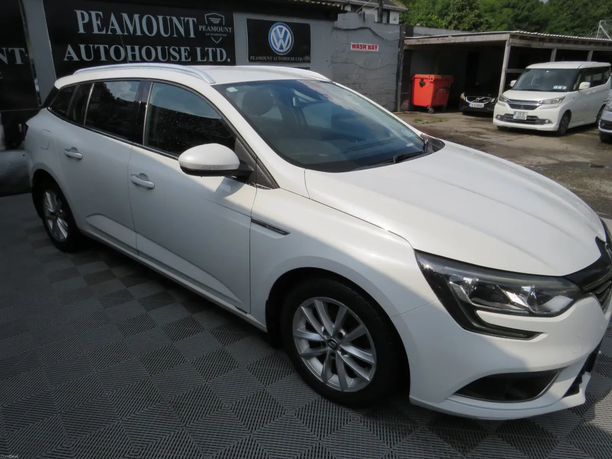 Renault Megane 2017 LOW MILEAGE DIESEL ESTATE - Image 4
