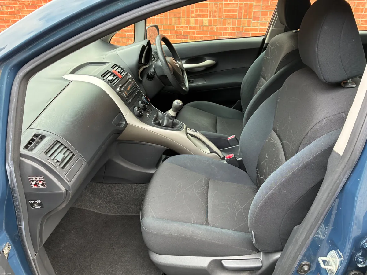 Toyota Auris - Beautiful example - Image 6