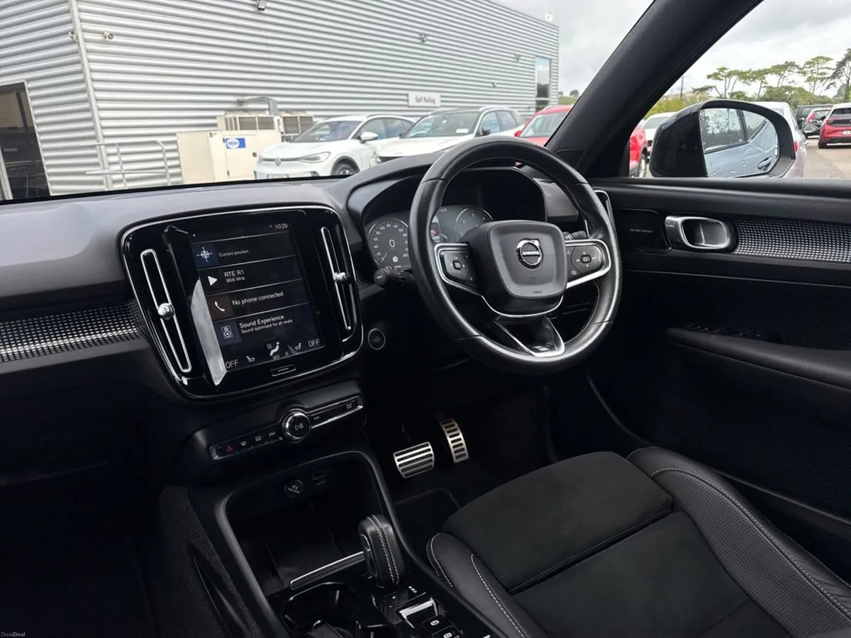 Volvo XC40 D4 AWD AUTO 190 R-DESIGN - Image 2
