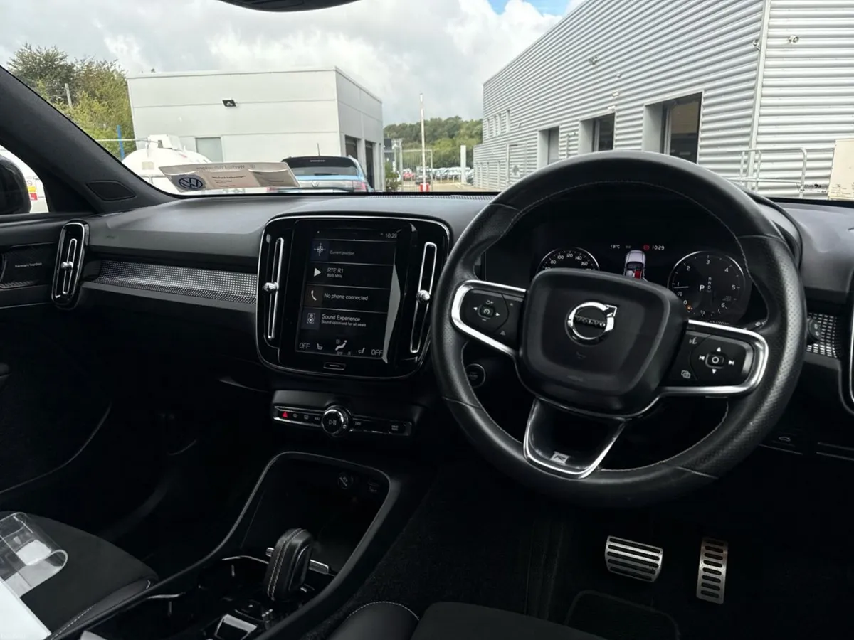 Volvo XC40 D4 AWD AUTO 190 R-DESIGN - Image 6