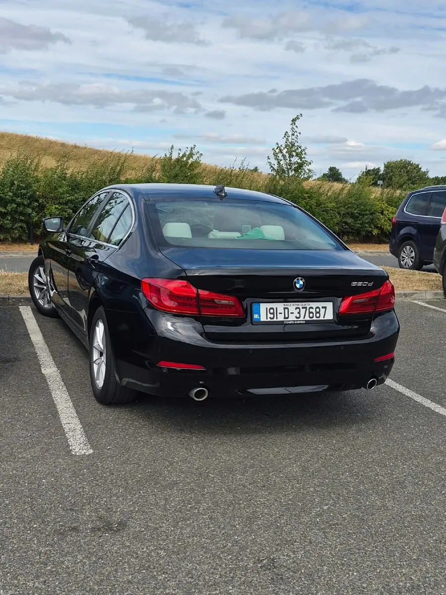 BMW 5-Series 2019 - Image 2