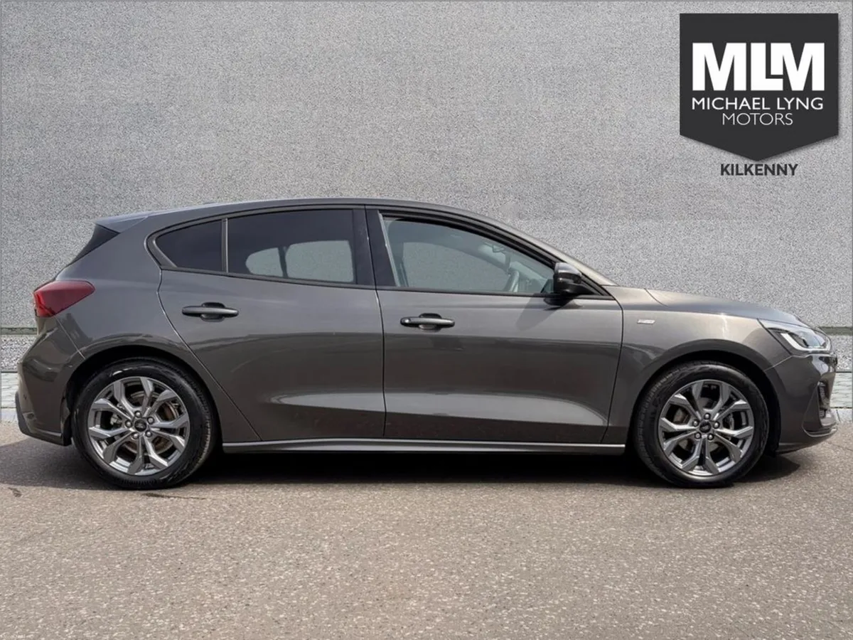 Ford Focus St-line 1.0T 125 M6 FWD 4DR - Image 5