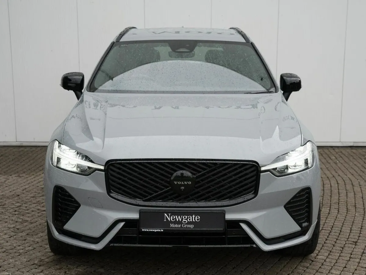 Volvo XC60 T6 PLUS BLACK EDITION AWD - Image 2