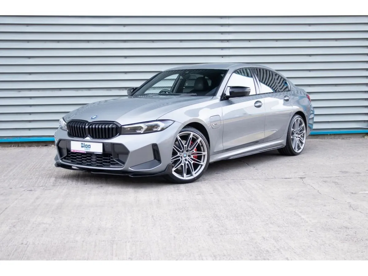 BMW 3-Series 2023 330E M-SPORT PRO - Image 6