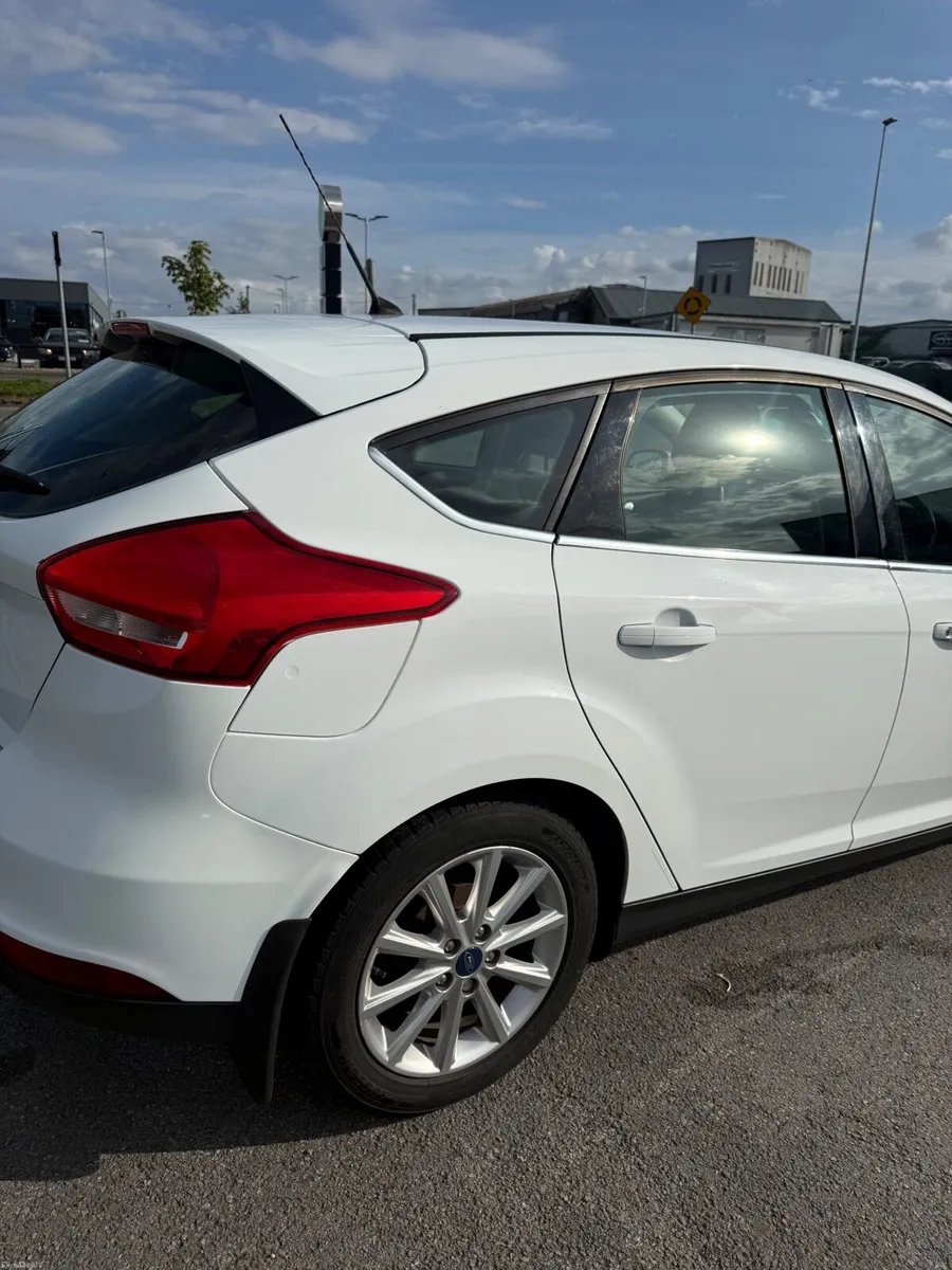 2017 Ford Focus Titanium 1.5L Diesel - Image 5