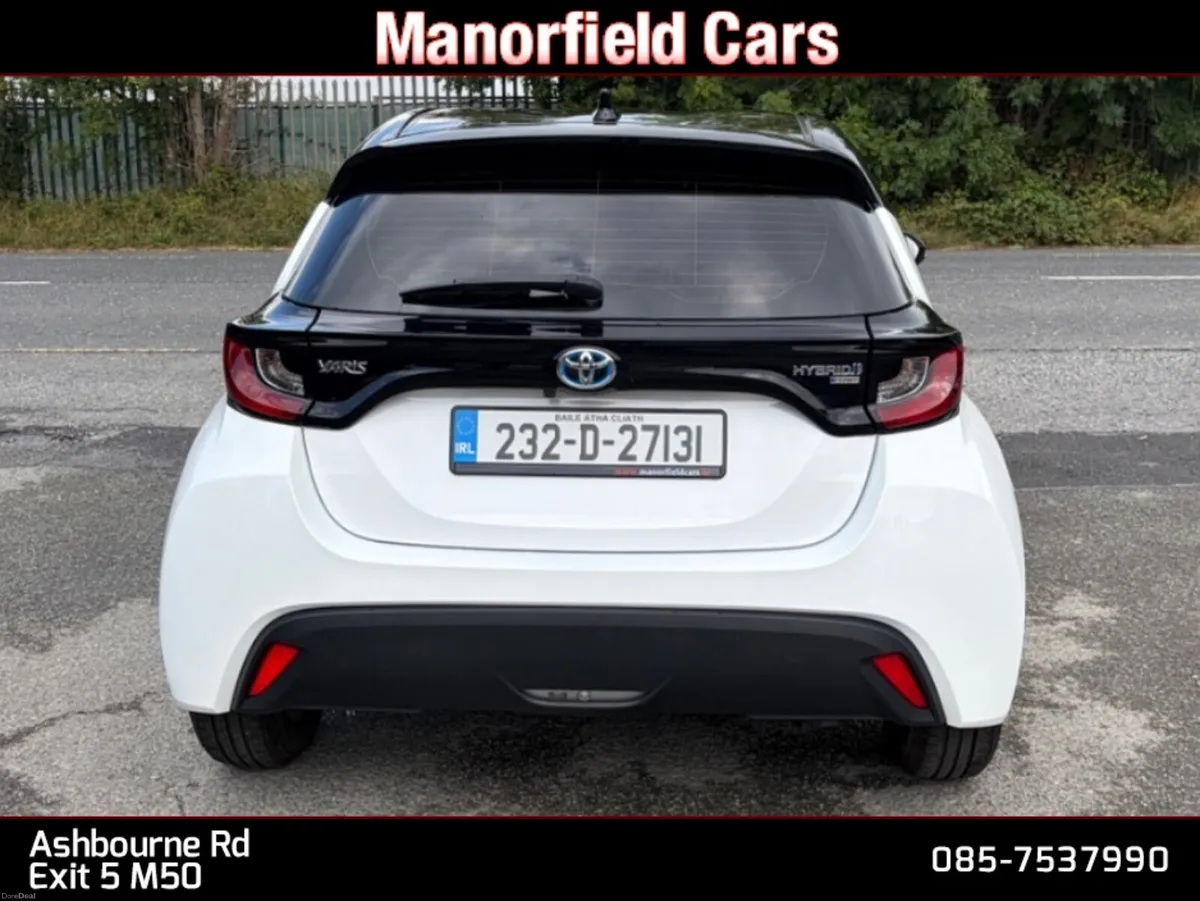 2023 232 Toyota Yaris Luna 1.5 Petrol Hybrid - Image 5