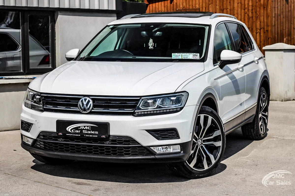2017 VOLKSWAGEN TIGUAN PAN ROOF - Image 1