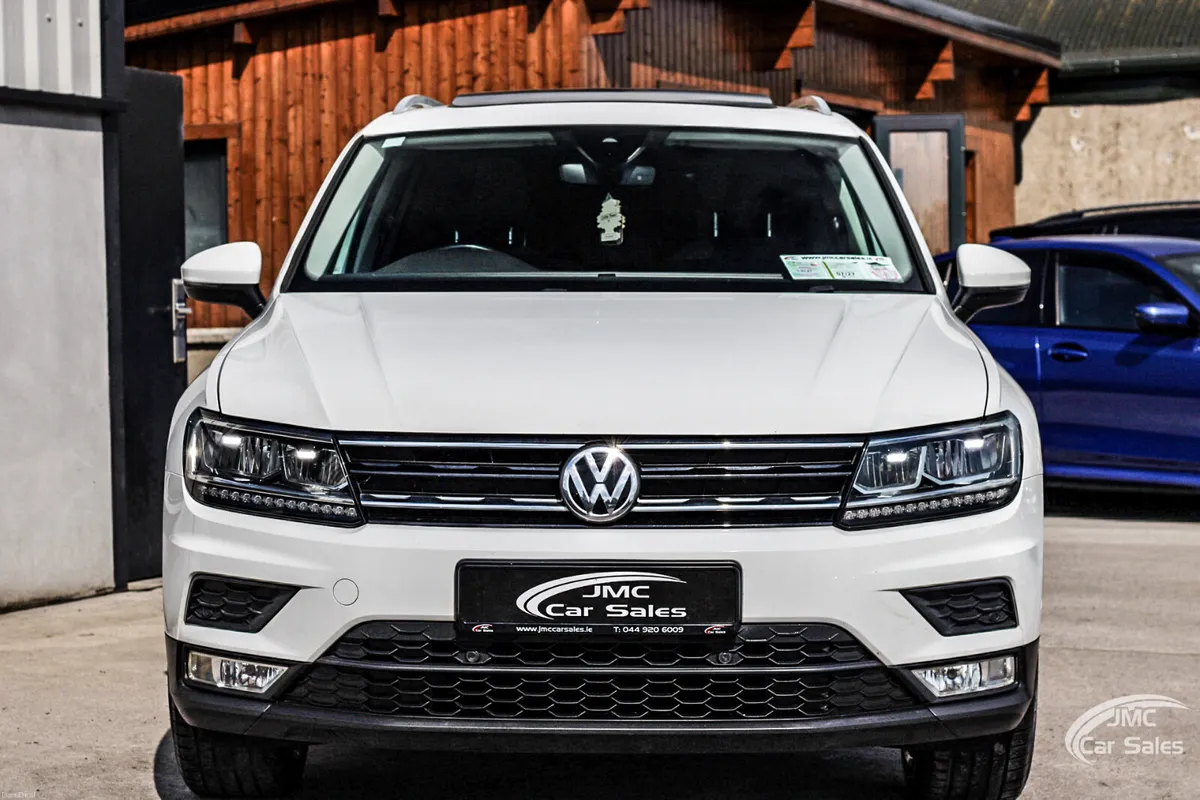 2017 VOLKSWAGEN TIGUAN PAN ROOF - Image 4