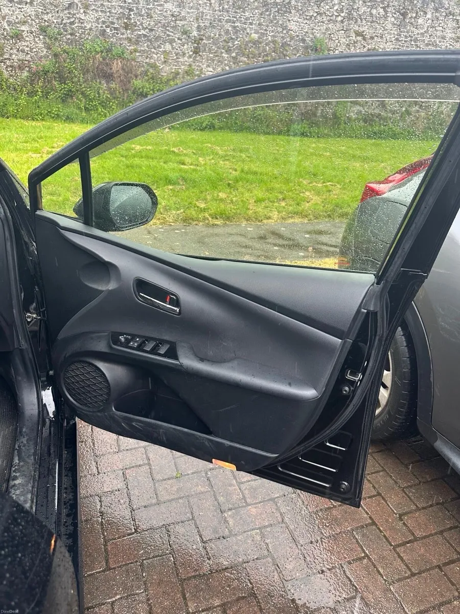 Toyota prius - Image 1