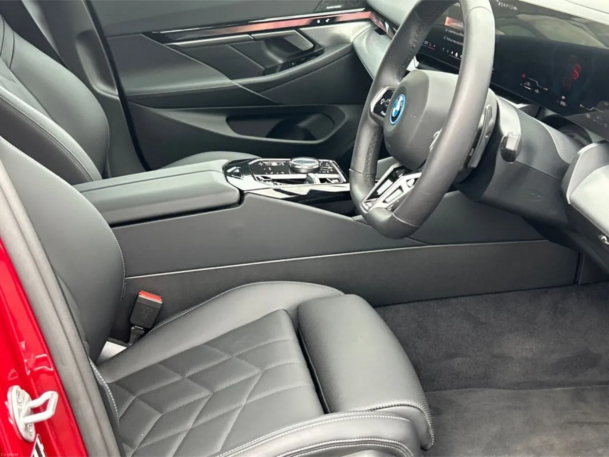 BMW 5-Series 530e M Sport Saloon - Image 6