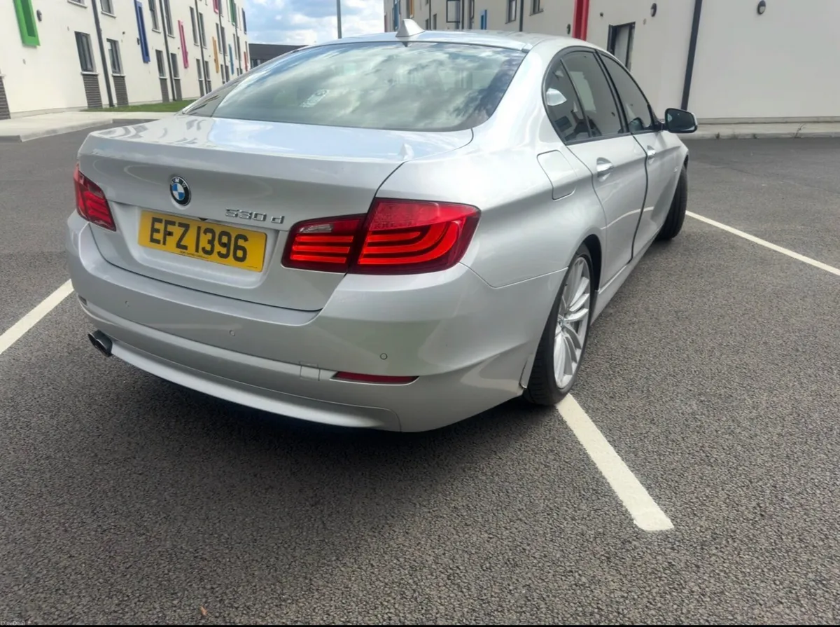 BMW 5-Series 2010 - Image 3