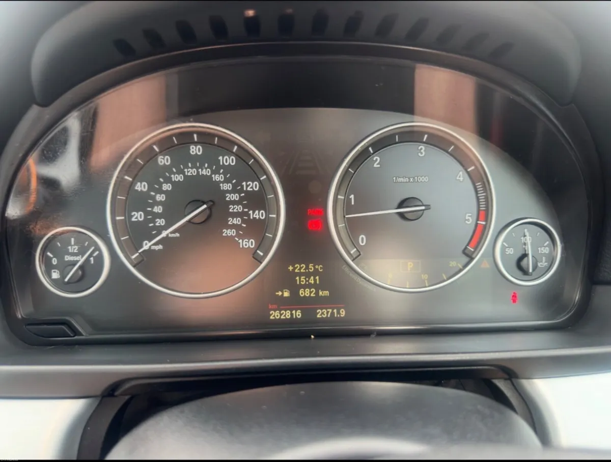 BMW 5-Series 2010 - Image 5