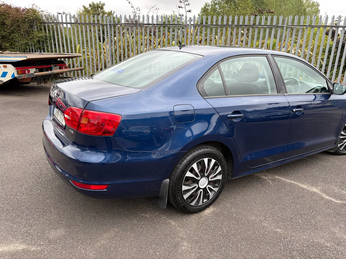 Volkswagen Jetta 2012, 1.6 TDI TRENDLINE - Image 3
