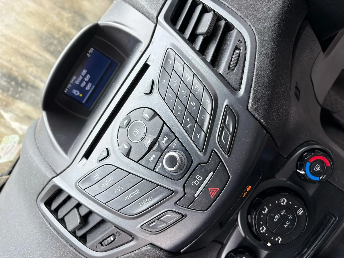 Ford Fiesta 2017 - Image 2