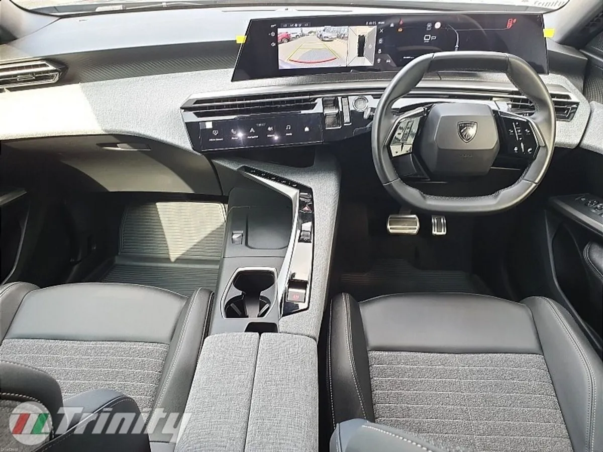 Peugeot 5008 DIRECTORS CAR** 1.2 MHEV 145BHP ** AL - Image 2