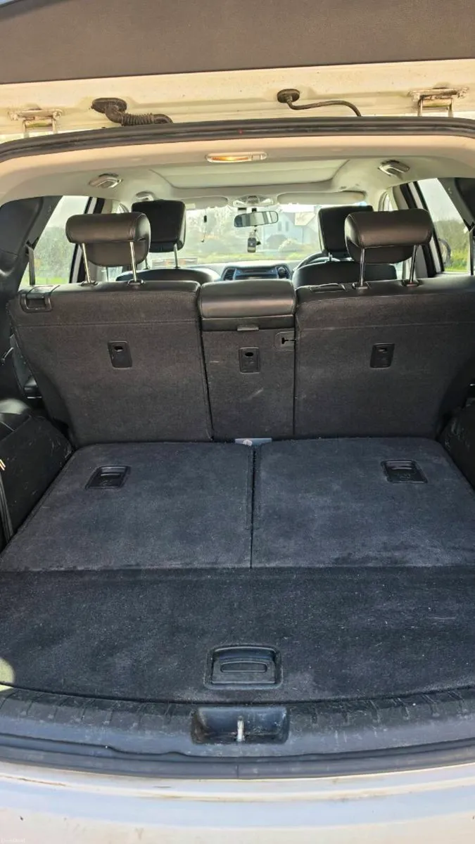 Hyundai Santa Fe 7 seater 6 speed manual - Image 6