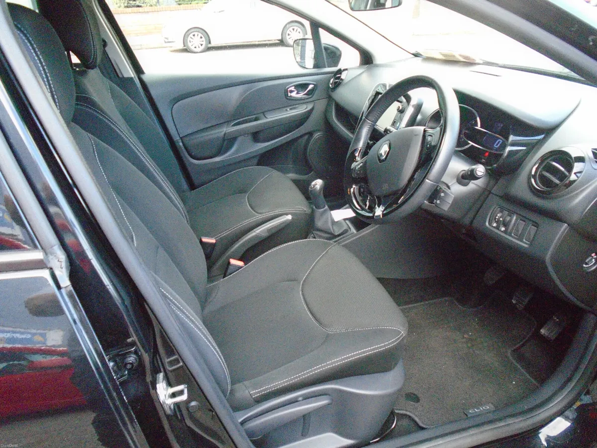 Renault Clio 2015 LOW KMS - Image 6