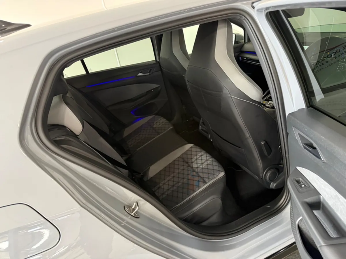 Volkswagen Golf R-LINE 1.5 TSI 130HP 5DR - Image 4