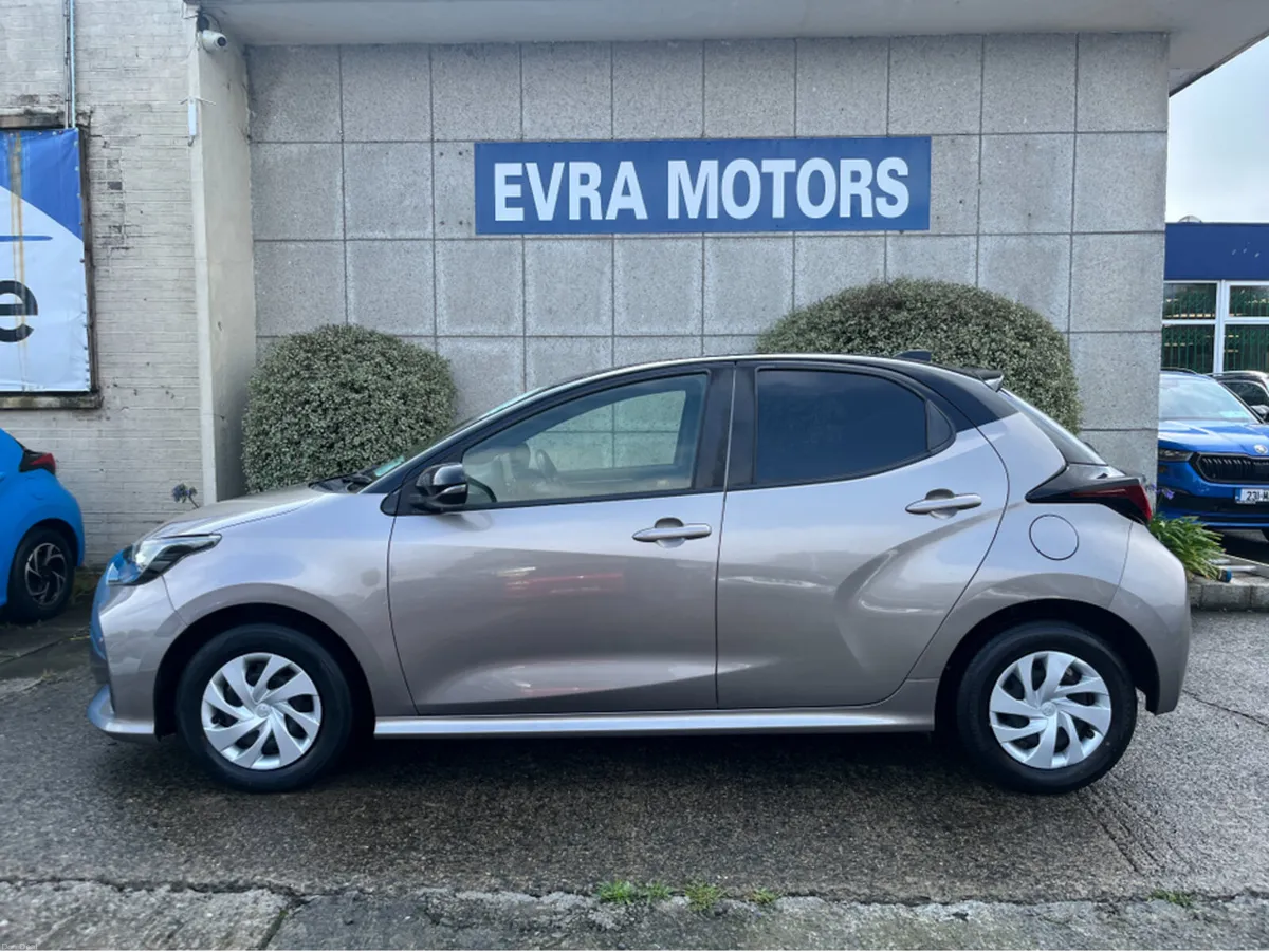 Toyota Yaris G HYBRID AUTOMATIC 1.5 PETROL //REVER - Image 6
