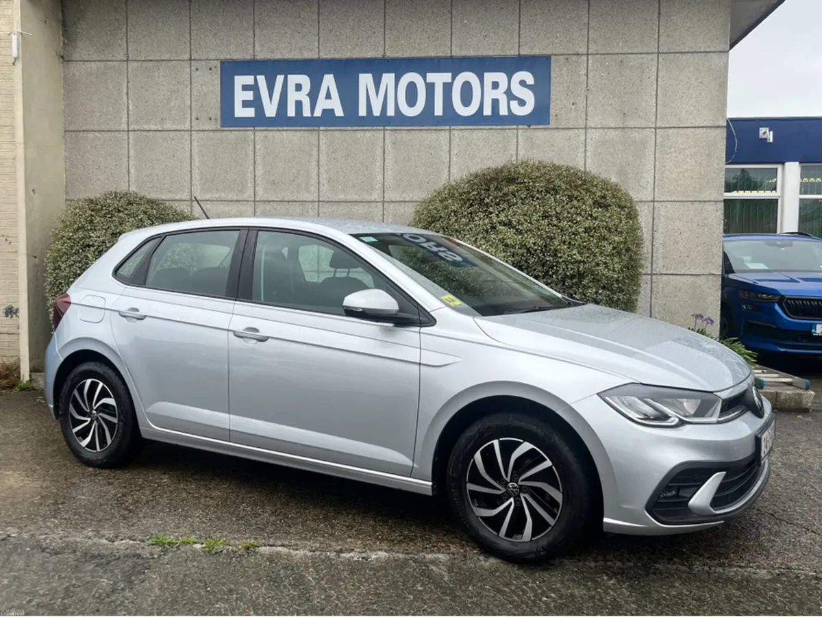 Volkswagen Polo LIFE 1.0 PETROL MANUAL //REVERSE C - Image 3