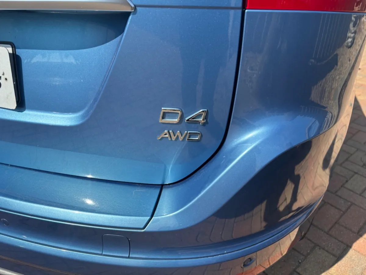 Volvo XC60 2.4D D4 R-DESIGN LUXURY NAV AWD RDSIGN - Image 6