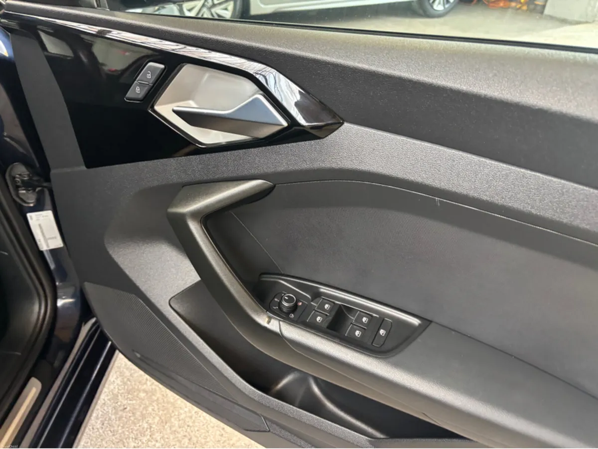 Audi A1 1.0  5DR AUTO 25 Two Tone - Image 5