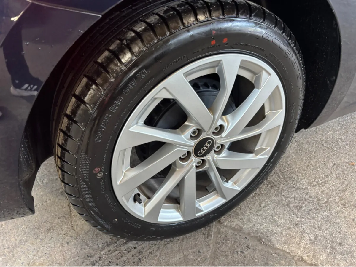 Audi A1 1.0  5DR AUTO 25 Two Tone - Image 3