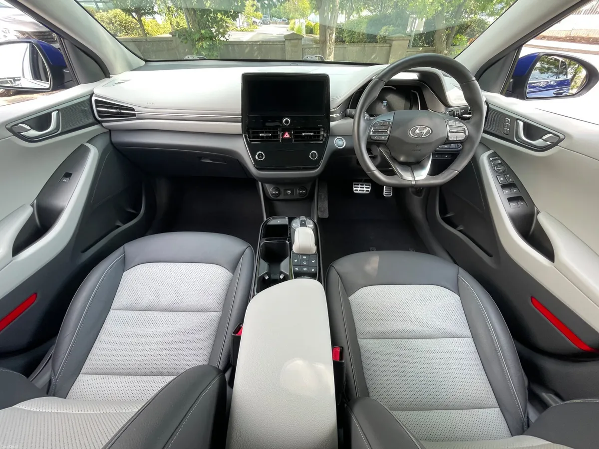 SOH 96.3%  38KWH - APPLE PLAY - TINY KMS - LEATHER - Image 4