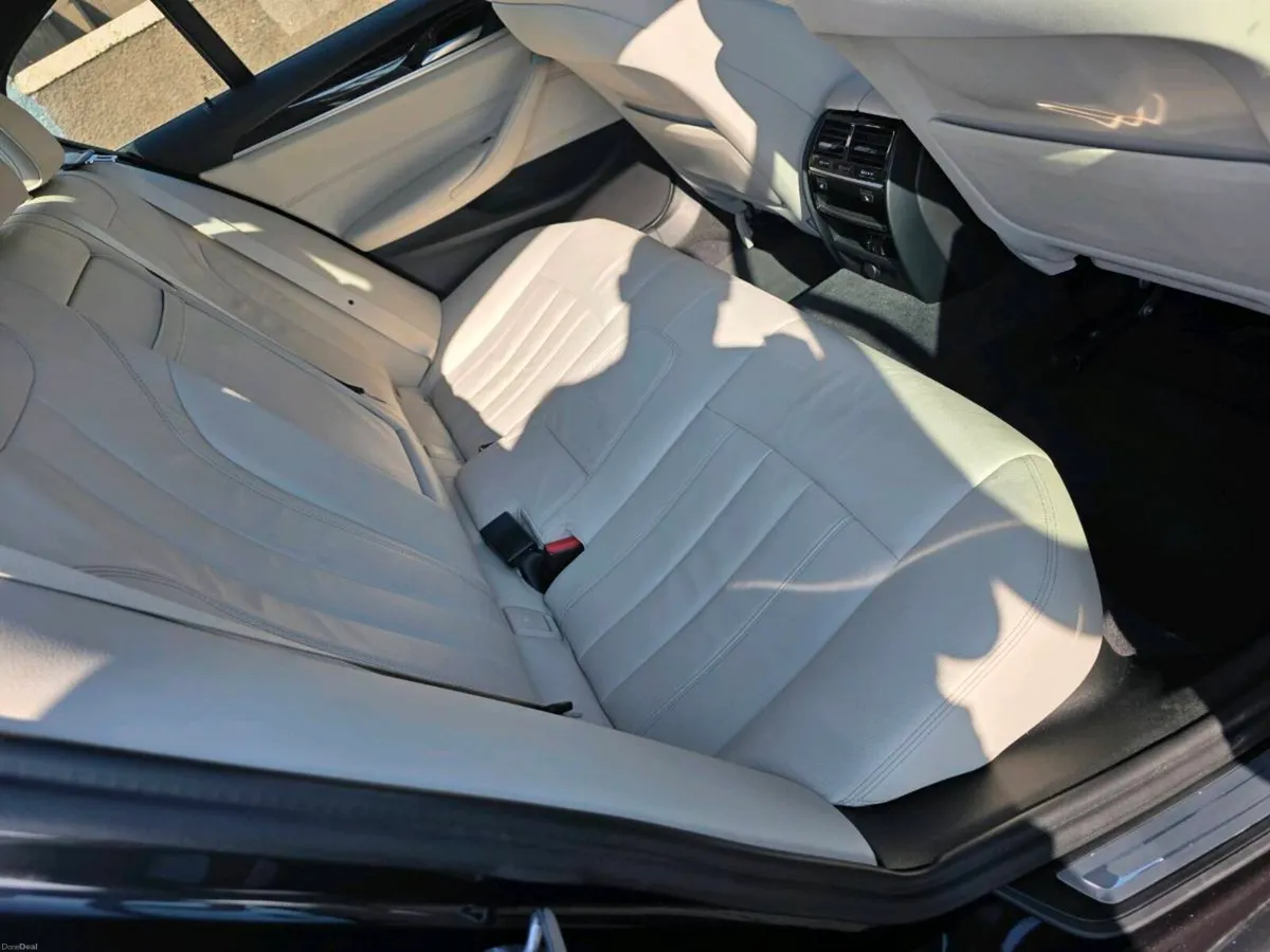 2018 BMW 5 Series - Image 6
