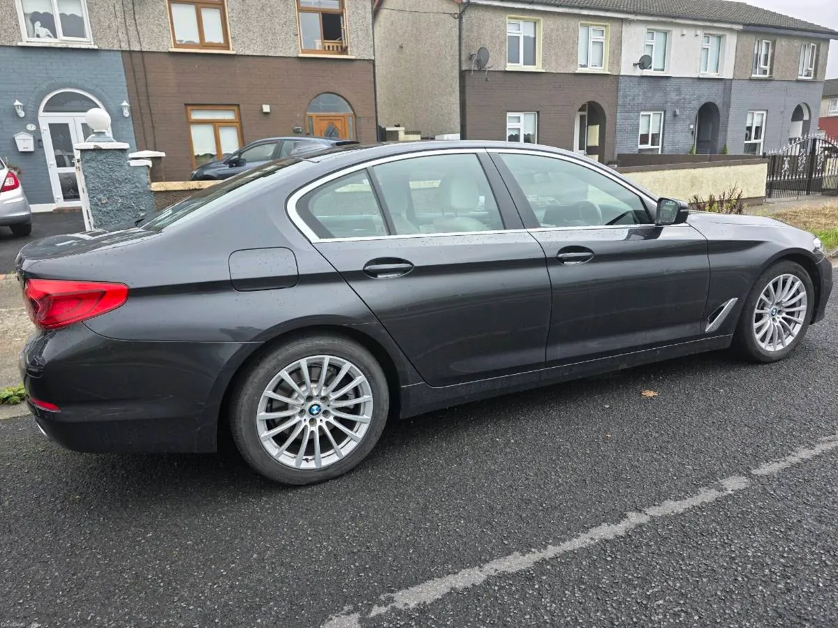 2018 BMW 5 Series - Image 2