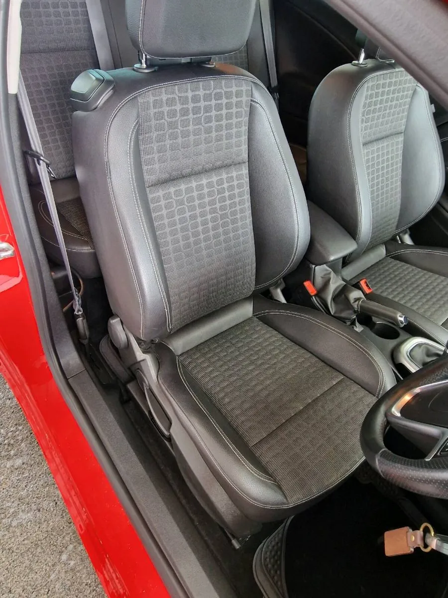 Opel astra GTC SRI 1.6 Diesel - Image 6