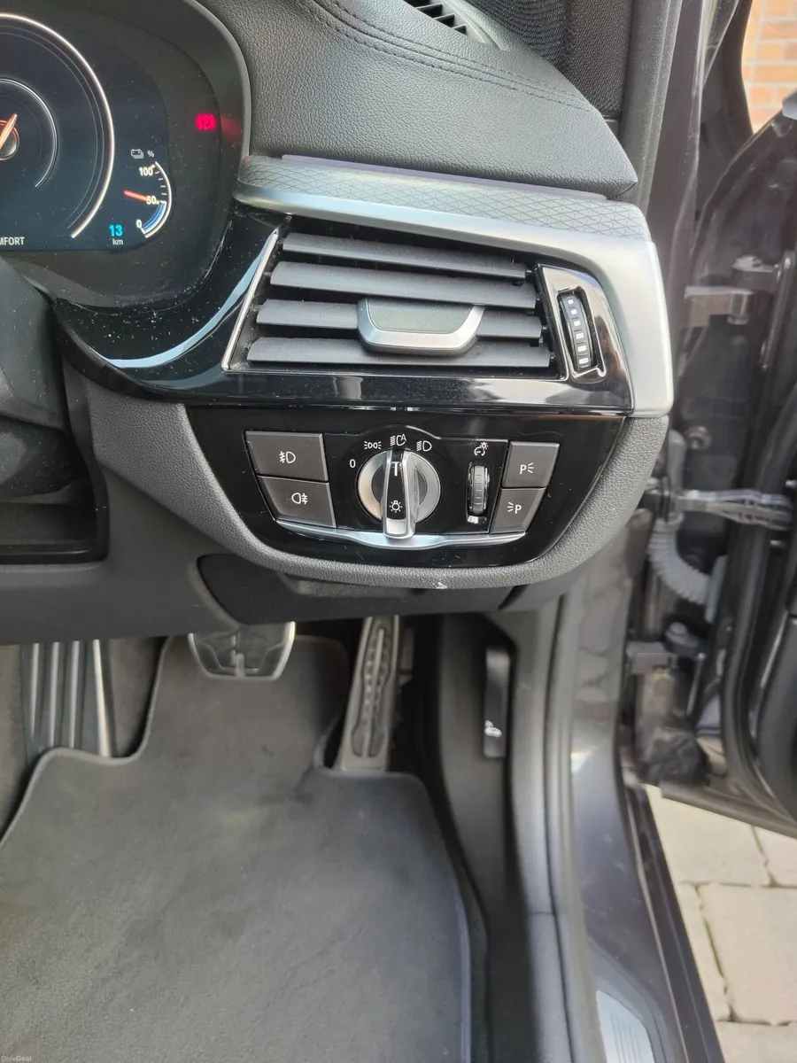 2018 BMW 5 Series 530e M-Sport iPerformance PHEV - Image 5