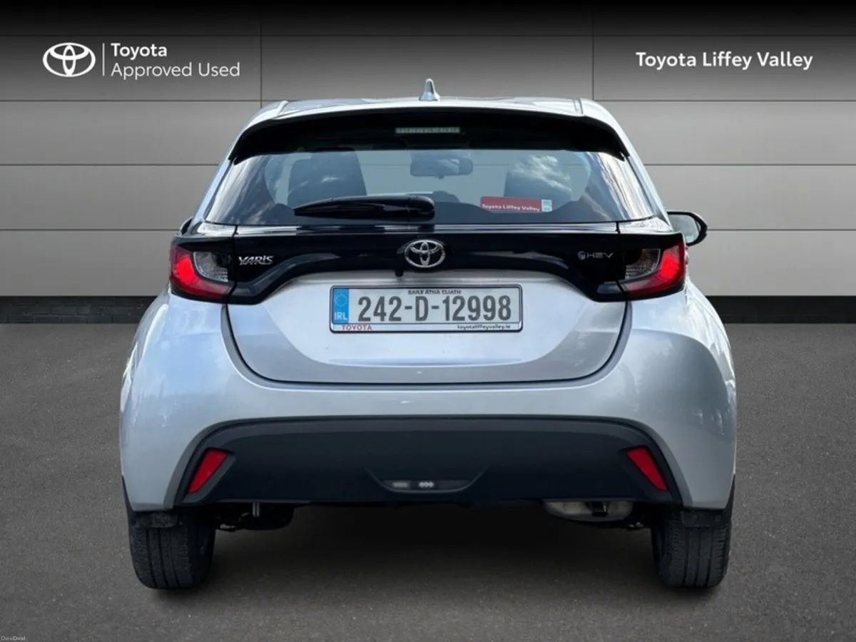 Toyota Yaris YARIS HYBRID LUNA - Image 4