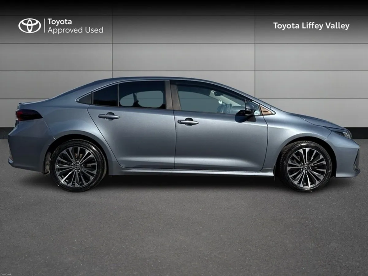 Toyota Corolla COROLLA LUNA SPORT SALOON - Image 3