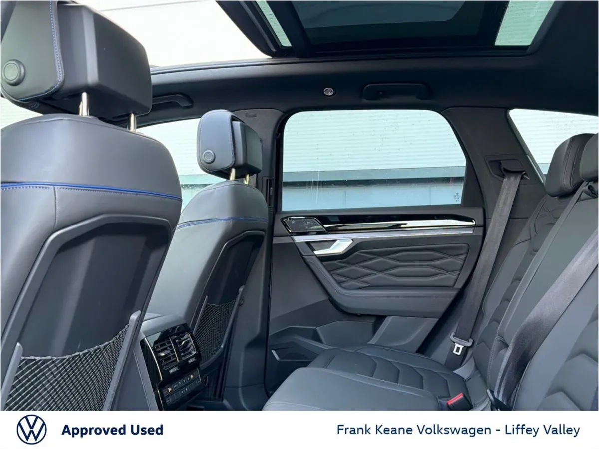 Volkswagen Touareg R 3.0 TSI PHEV 462HP *VIENNA LE - Image 6