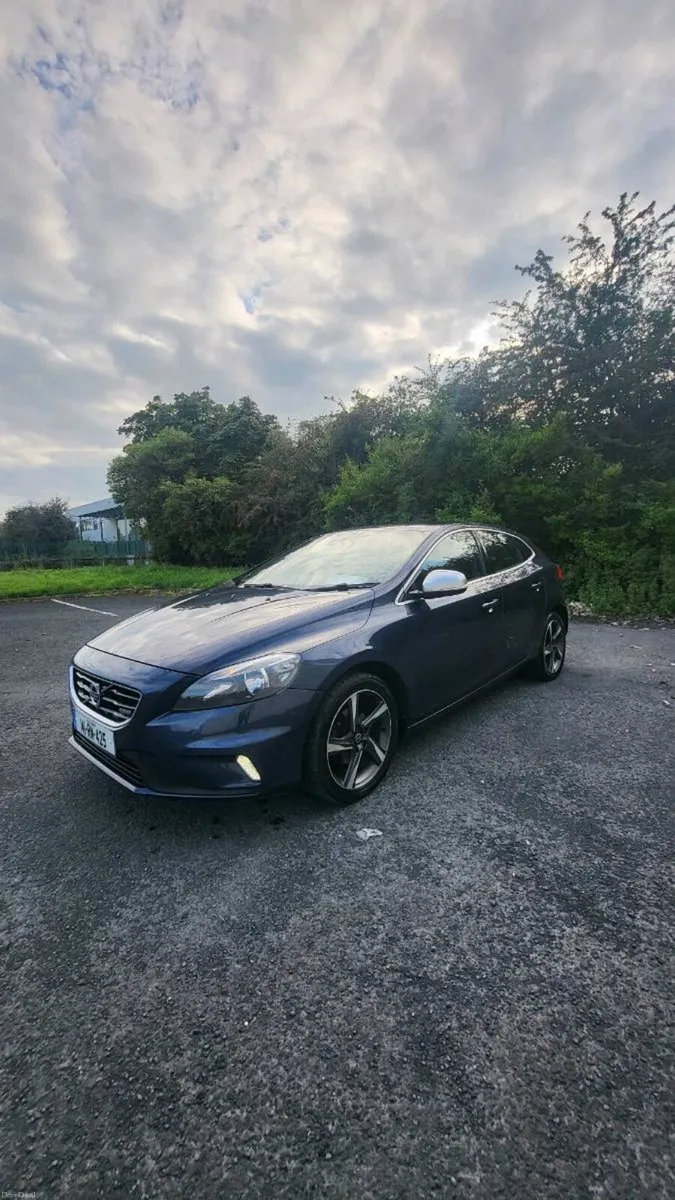 VOLVO V40 R-DESIGN - Image 4