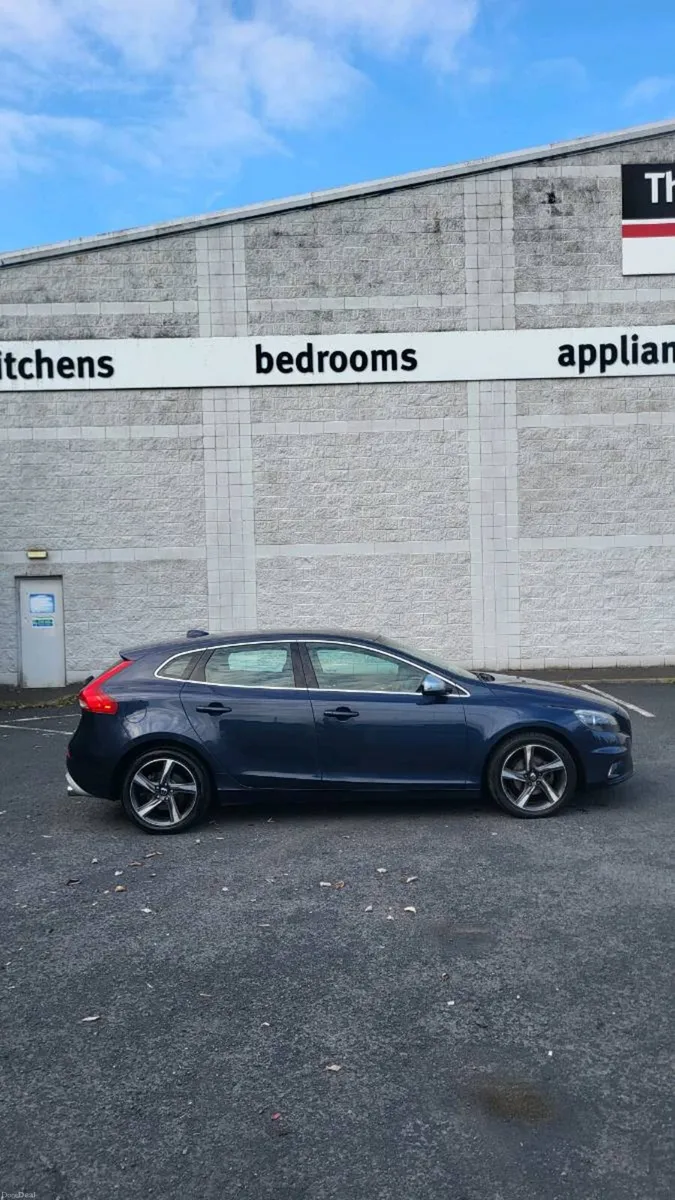 VOLVO V40 R-DESIGN - Image 6