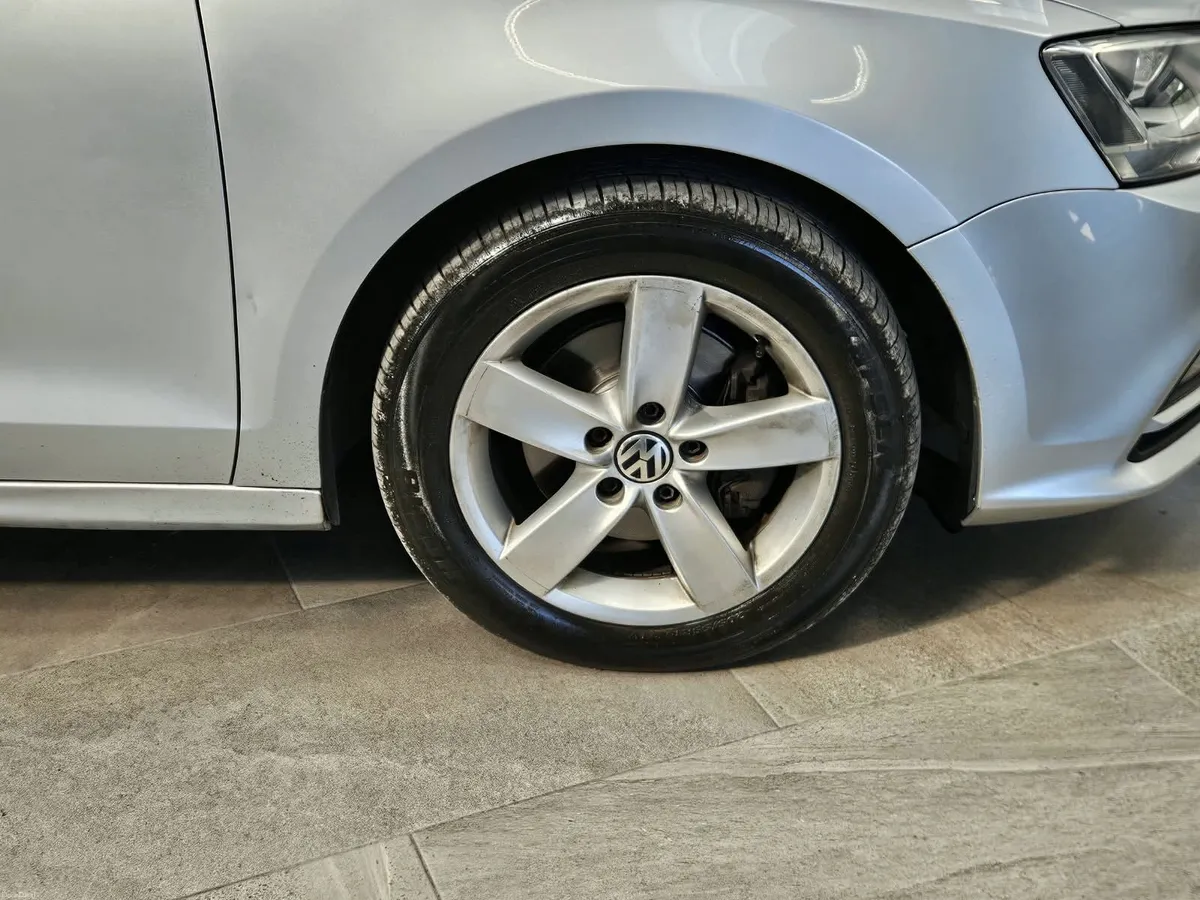 16 VOLKSWAGEN JETTA COMFORTLINE EDITION - Image 3