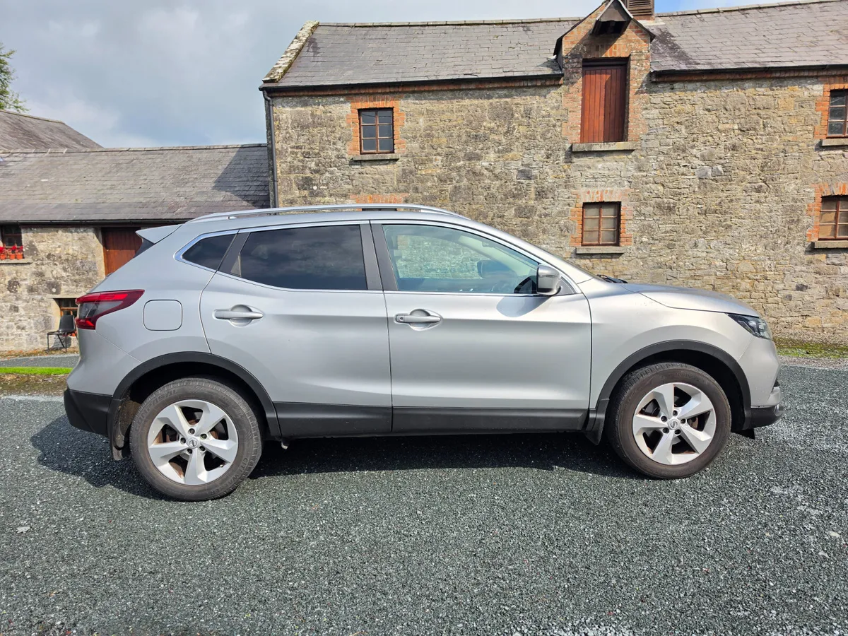 Nissan Qashqai 1.2 petrol Automatic - Image 4