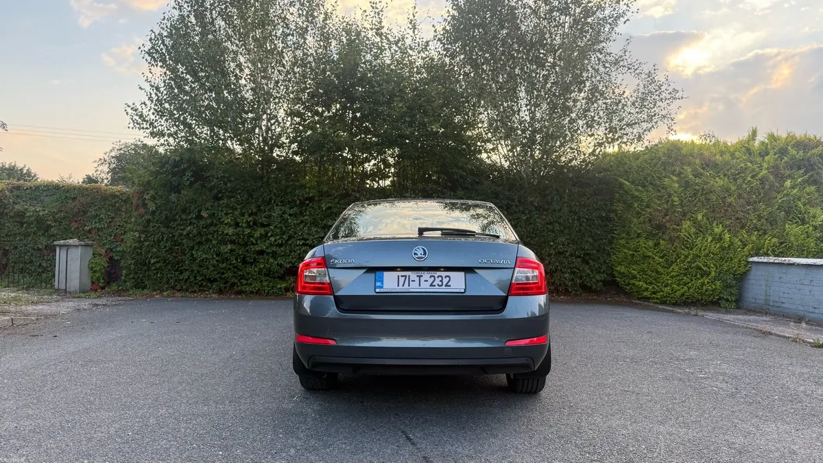 Skoda Octavia Style 1.6 Diesel  1 owner from new - Image 6