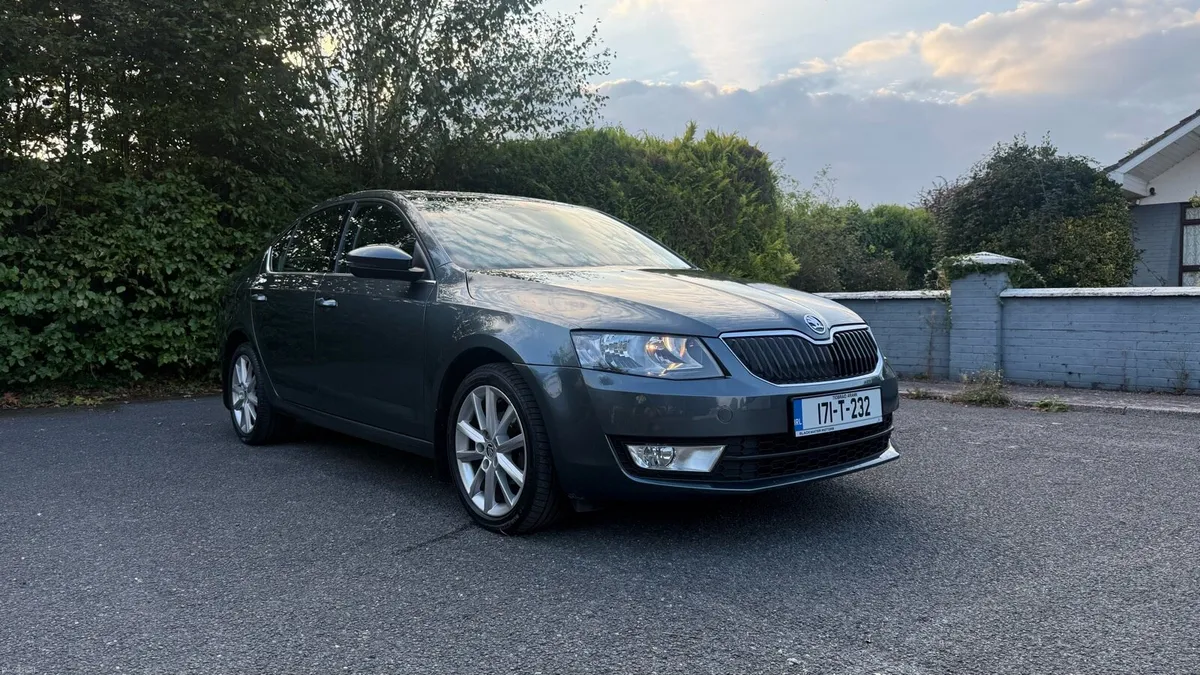 Skoda Octavia Style 1.6 Diesel  1 owner from new - Image 2