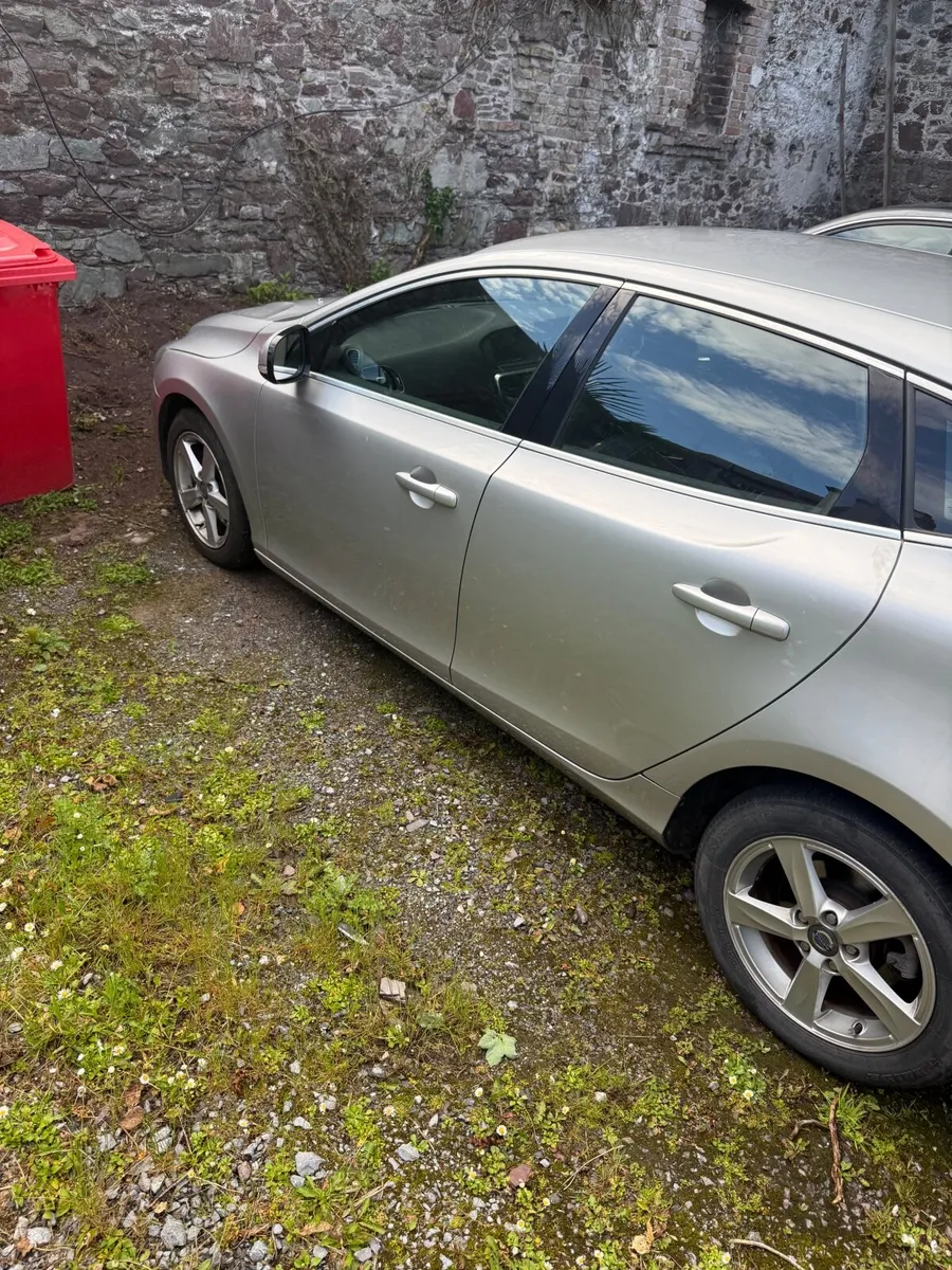 Volvo V40 2015 Automatic - Image 4
