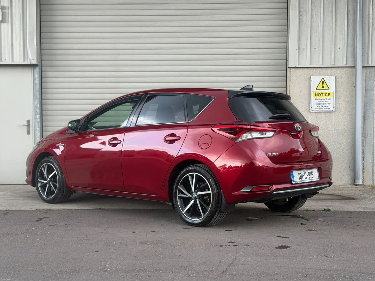 2018 Toyota Auris 1.8 Hybrid Luna Sport (2 tone) - Image 4
